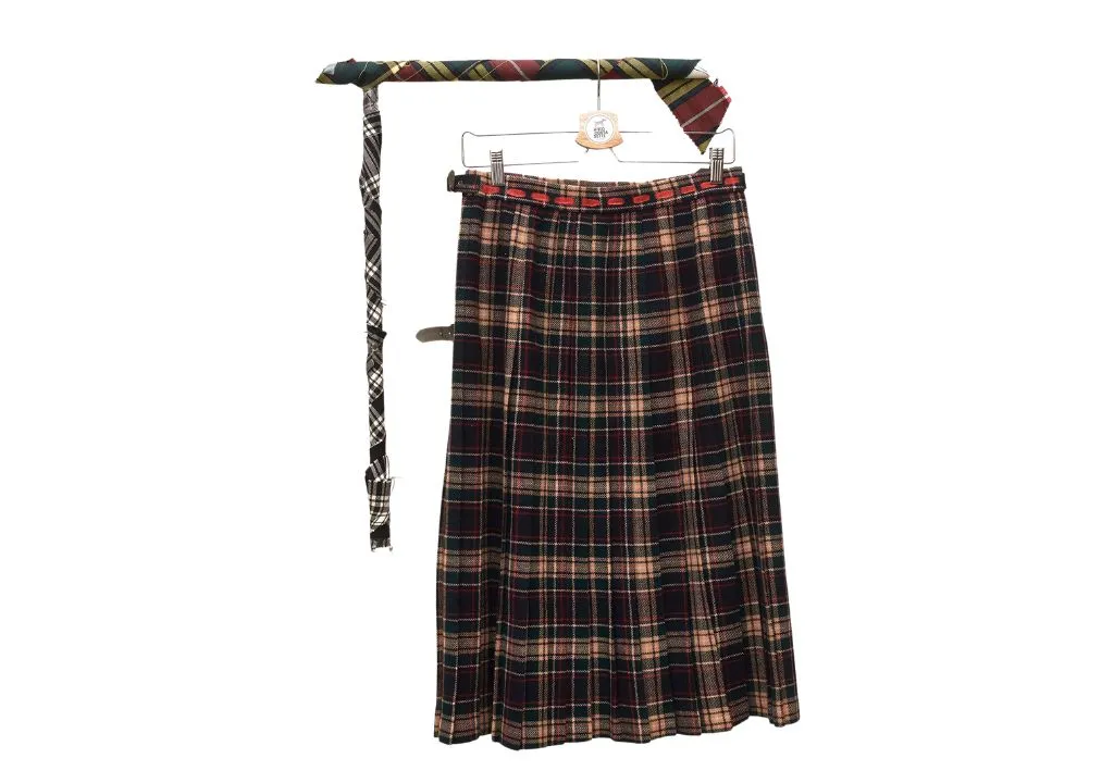 how to hang a kilt